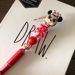 Disney Doorables: Mickey & Friends: Christmas Minnie Mouse handmade beaded pen